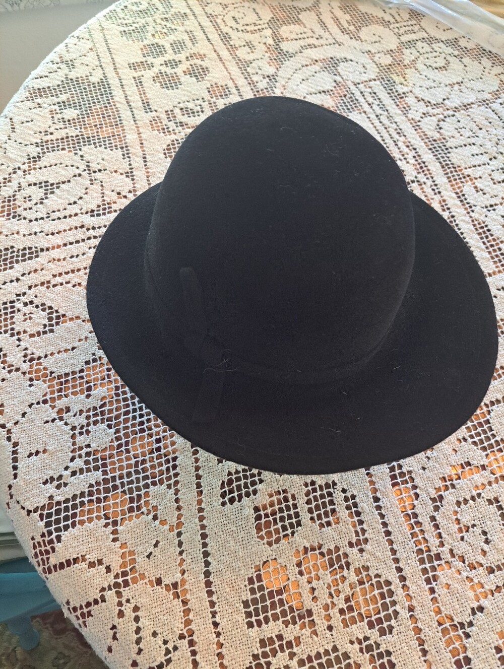 Betmar Women 1940 Style Black Felt Bowler Hat - Classic Style Cosplay